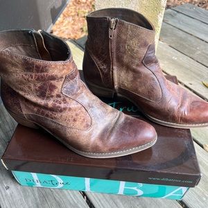 Dina true boots